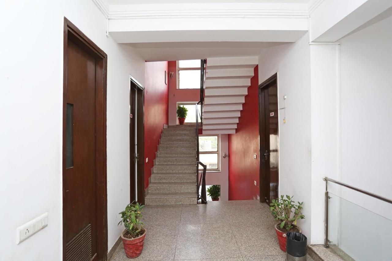 Oyo 8822 Sector 31 Hotel Gurgaon Exterior photo